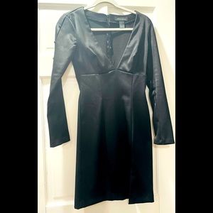 🤩Stunning deep v dress! Like new!🤩